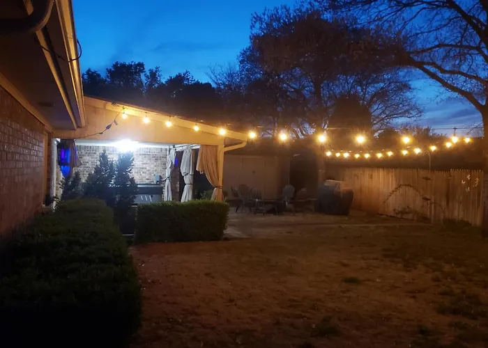 Hot Tub, Privacy, Sleeps 14 & Tons Of Space!