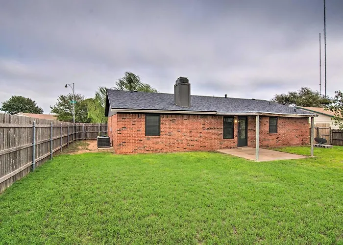 Lubbock Home With Backyard - 6 Mi To Texas Tech